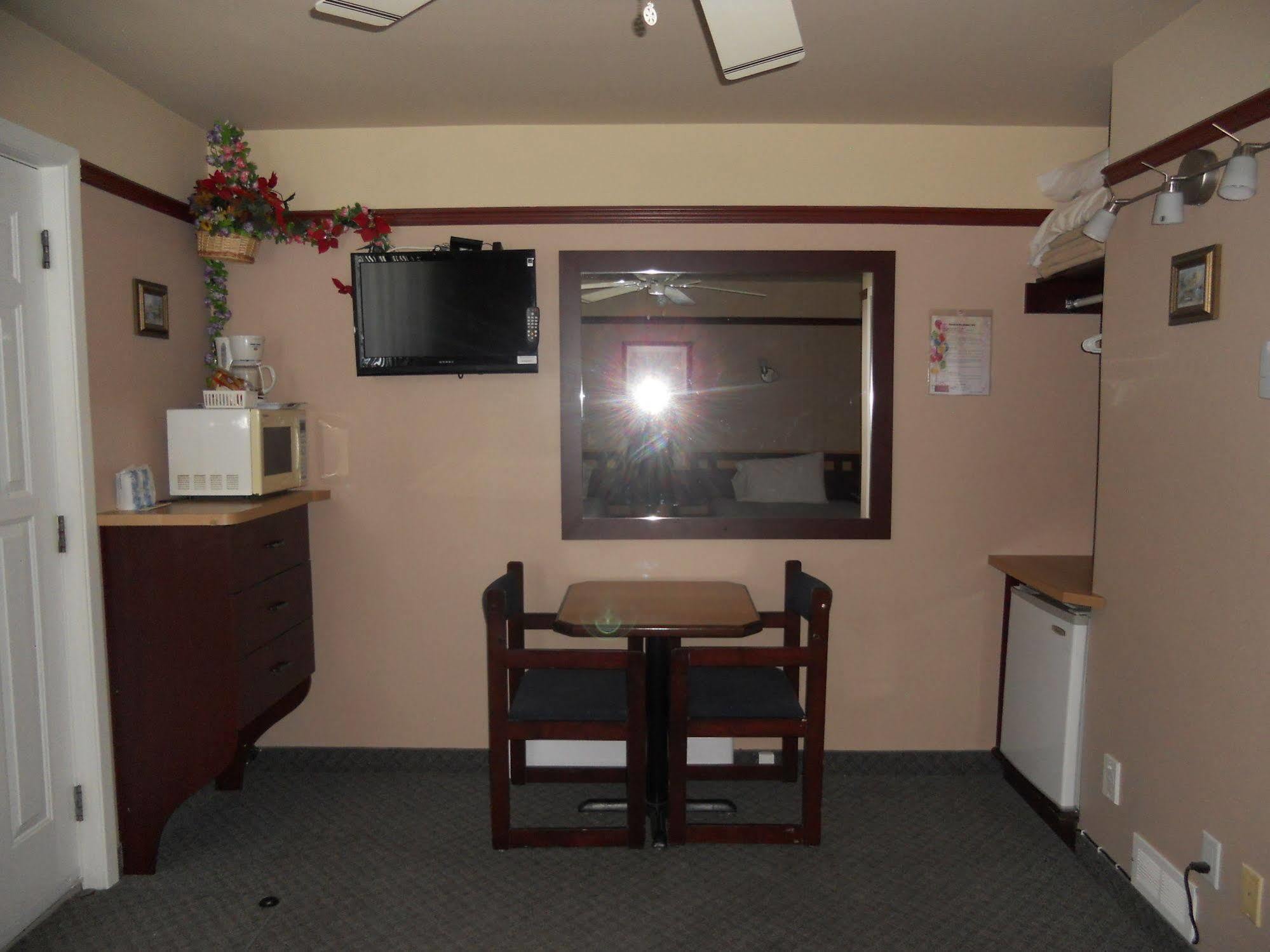 Louiseville Motel Normandie מראה חיצוני תמונה