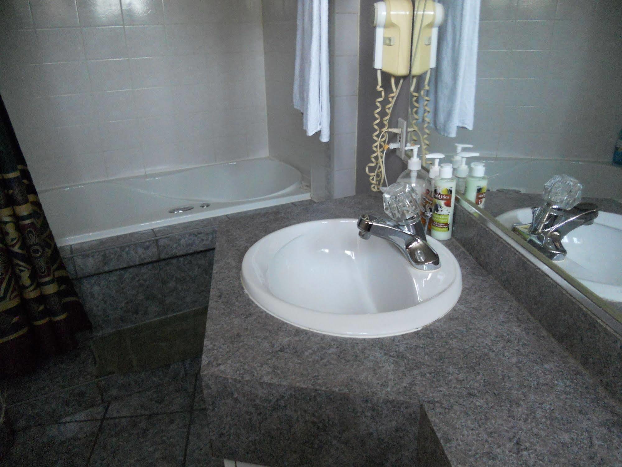 Louiseville Motel Normandie מראה חיצוני תמונה